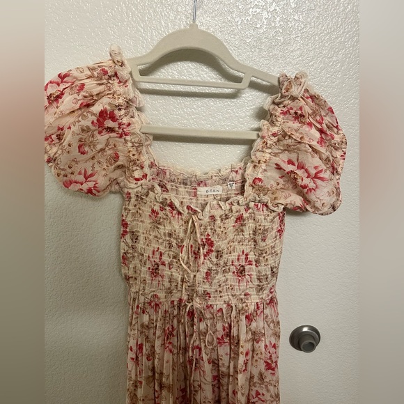 Doen Floral Midi Dress in Cream and Pink - Picture 2 of 5